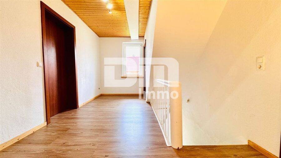 Kernsaniertes 1-2 Familien Fachwerkhaus in naturnaher Ortsrandlage - WE2 OG Flur / Diele / Treppenaufgang